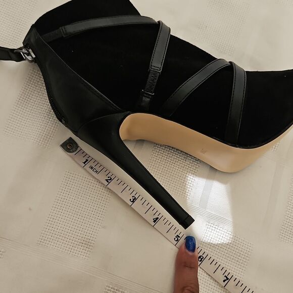 Elegant Black Stiletto Heels - Picture 6 of 16